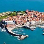 Espacioso 140 M2 Y Calidad A 250 Metros Playa Y Puerto Deportivo 5hab 2 Banos Vut2917as Gijón