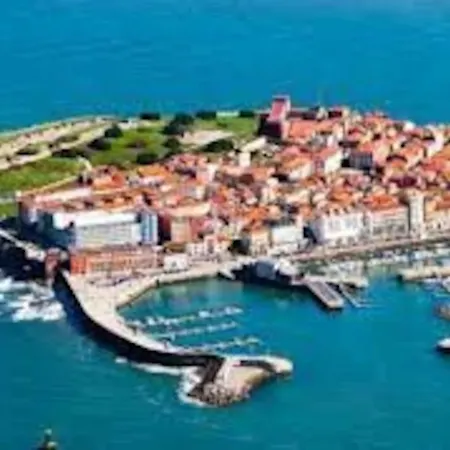 Espacioso 140 M2 Y Calidad A 250 Metros Playa Y Puerto Deportivo 5hab 2 Banos Vut2917as Gijón